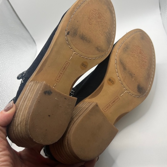 VINCE CAMUTO Women’s Black Suede Grommet Detail Prafinta Ankle Boots Size 6 - Picture 5 of 7